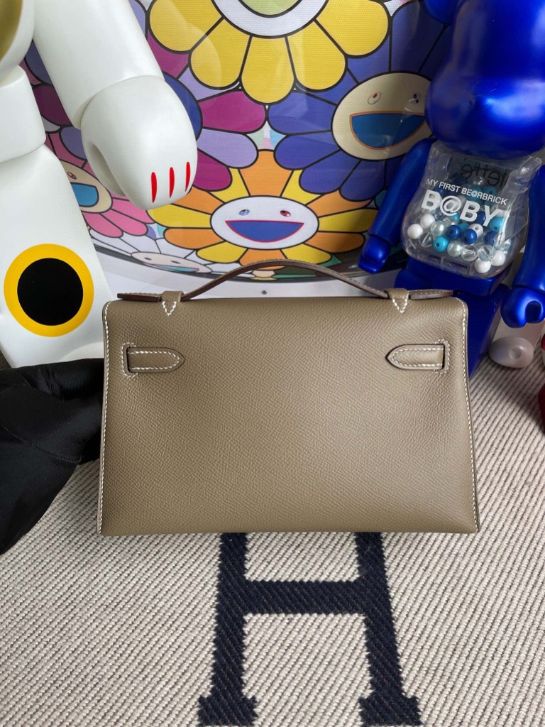 Hermès（爱马仕）Mini kelly pochette 22cm Epsom 原厂掌纹皮 ck18 大象灰 Etoupe 银扣 手拿包 晚宴包