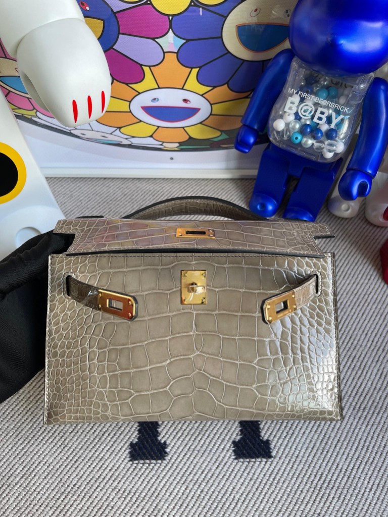 Hermès（爱马仕）Mini kelly pochette Alligator shiny 亮面鳄鱼 ck81 斑鸠灰 金扣 22cm 顶级手缝 现货