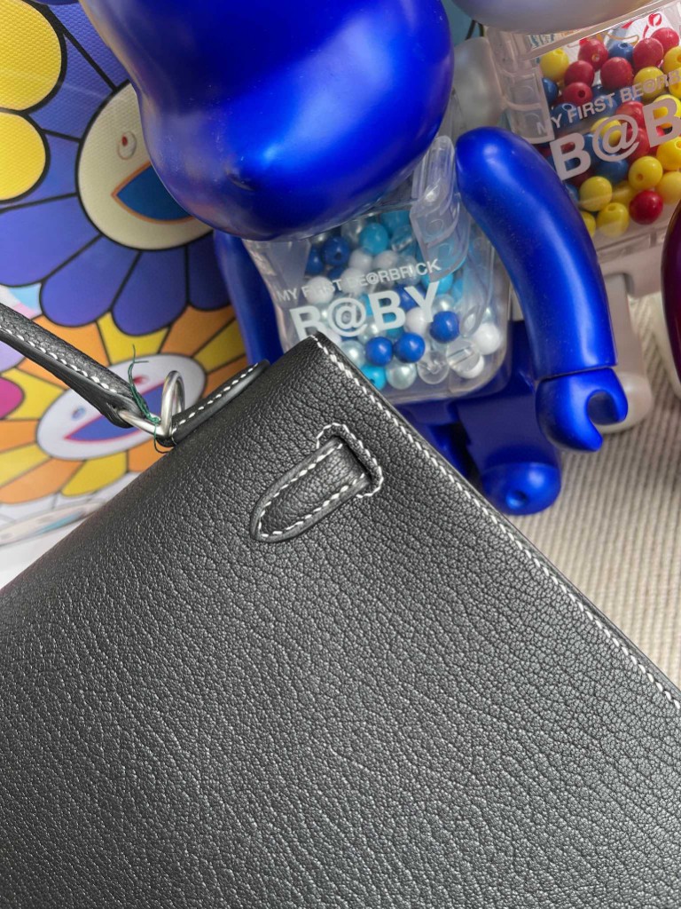 Hermès（爱马仕） Kelly 凯莉包 Chevre 山羊皮 ck89 黑色 内拼 k1 石榴红 白色线 马蹄印 25cm