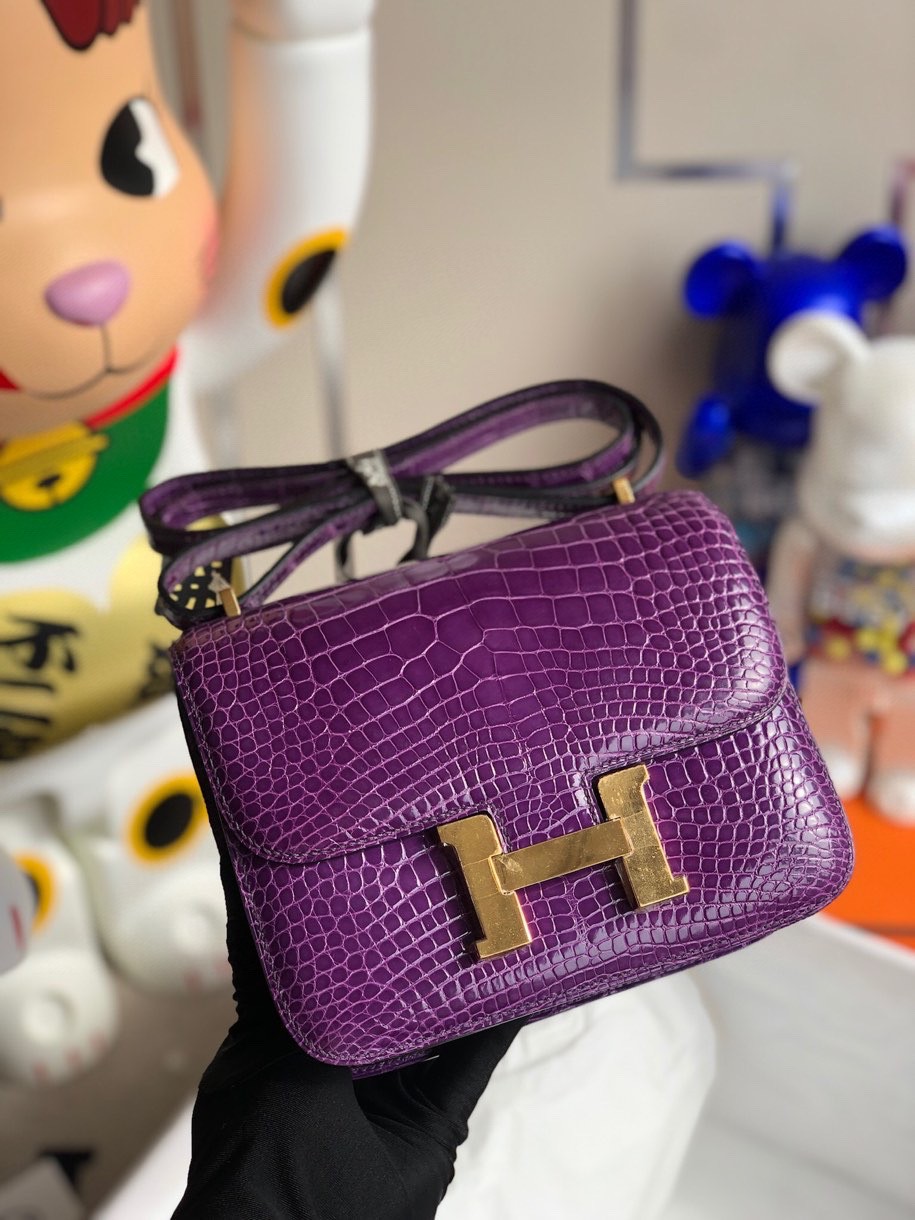 Hermès（爱马仕）Constance 空姐包 Alligator shiny 亮面鳄鱼 极度紫 金扣 18cm 顶级手缝 现货