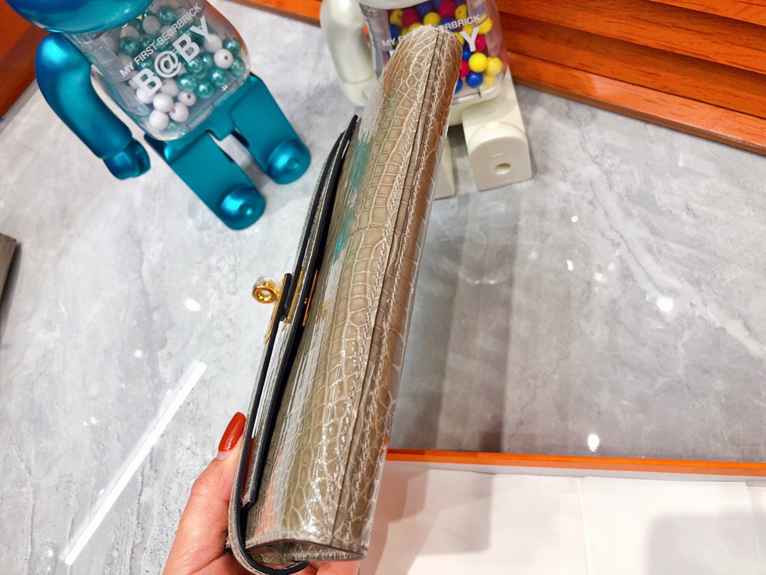 Hermès（爱马仕）Kelly wallet Alligator shiny 亮面鳄鱼 ck81 斑鸠灰 金扣 现货