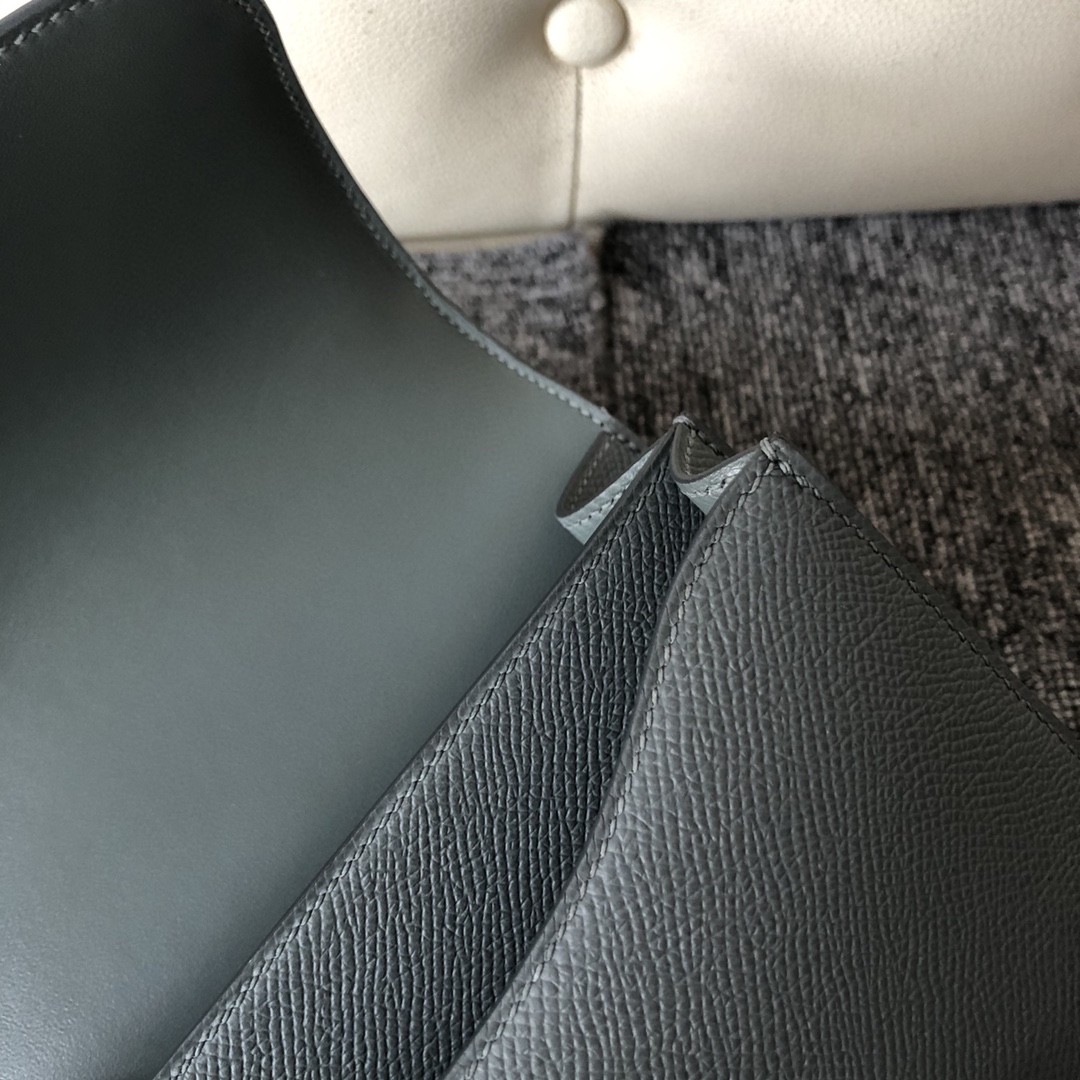 Hermès(爱马仕)Constance 空姐包 Epsom 原厂掌纹皮 cc63 杏绿色 杏仁绿 银扣 18cm-拉尔森鳄鱼皮具定制 - 爱马仕包包官网 Hermès(爱马仕)Constance 空姐包 Epsom 原厂掌纹皮 cc63 杏绿色 杏仁绿 银扣 18cm