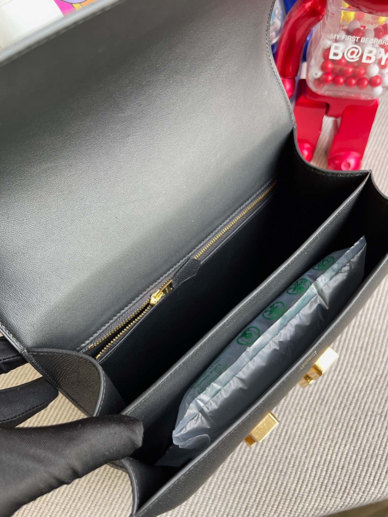 Hermès(爱马仕)Constance 空姐包 Epsom 原厂掌纹皮 ck89 黑色 Noir 金扣 24cm 顶级手缝-拉尔森鳄鱼皮具定制 - 爱马仕包包官网 Hermès(爱马仕)Constance 空姐包 Epsom 原厂掌纹皮 ck89 黑色 Noir 金扣 24cm 顶级手缝