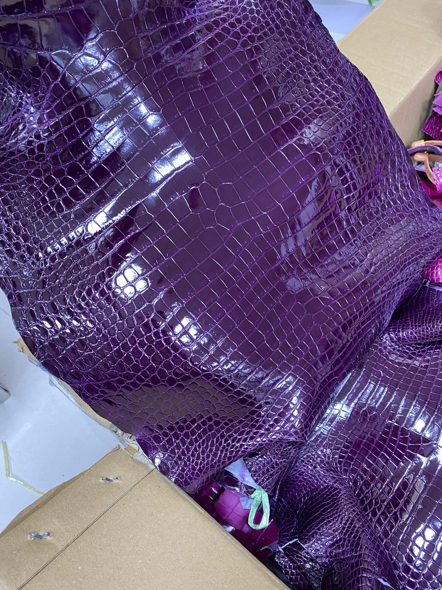 Hermès（爱马仕）新皮 Porosus shiny 亮面澳洲湾鳄 9G 紫水晶