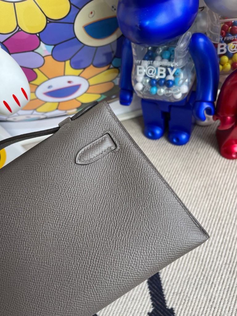 Hermès(爱马仕)Mini kelly pochette Epsom 原厂掌纹皮 8F 锡器灰 etain 金扣 22cm 顶级手缝 手拿包 晚宴包-拉尔森鳄鱼皮具定制 - 爱马仕包包官网 Hermès(爱马仕)Mini kelly pochette Epsom 原厂掌纹皮 8F 锡器灰 etain 金扣 22cm 顶级手缝 手拿包 晚宴包