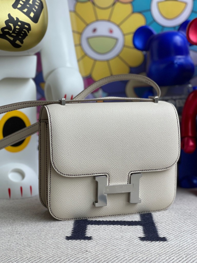 Hermès（爱马仕）Constance 空姐包 Epsom 原厂掌纹皮 ck10 奶昔白 银扣 18cm