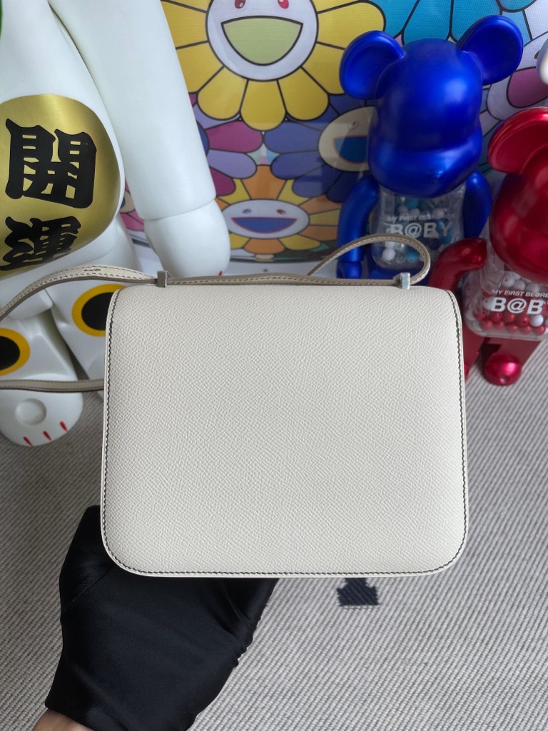 Hermès（爱马仕）Constance 空姐包 Epsom 原厂掌纹皮 ck10 奶昔白 银扣 18cm
