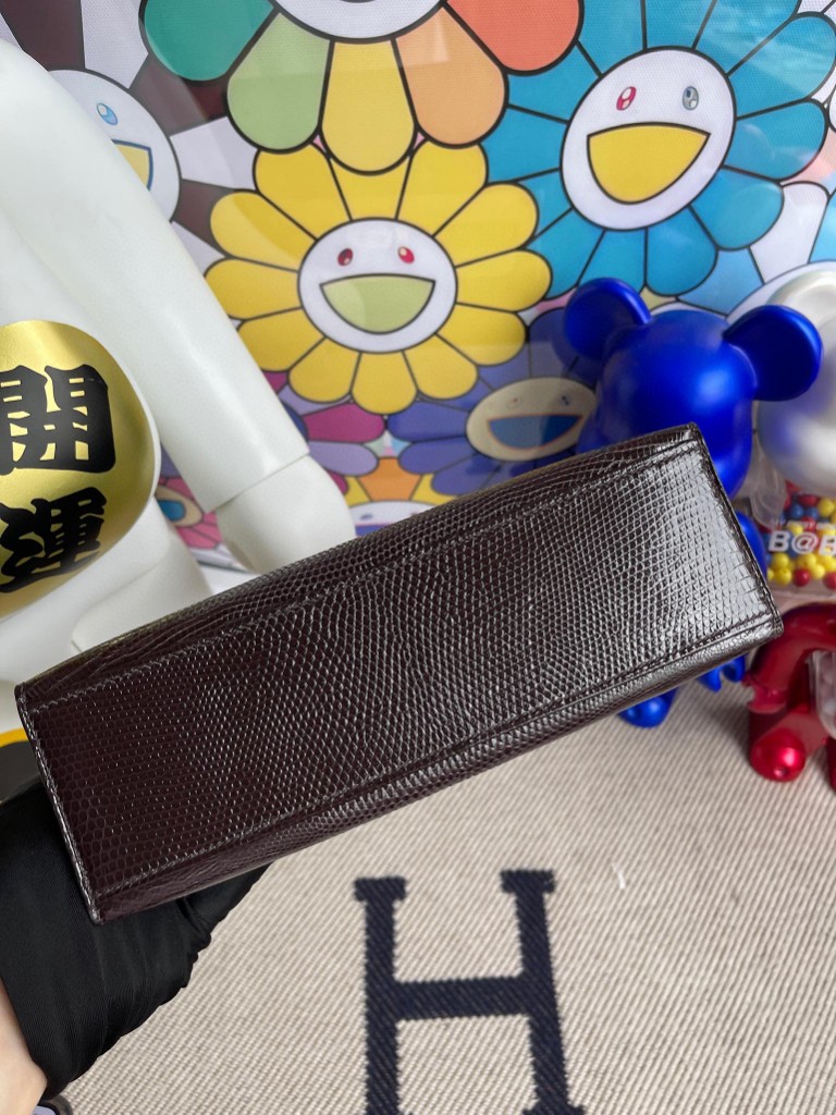 Hermès(爱马仕)kelly pochette Lizard 进口亮面蜥蜴 巧克力色 金扣 22cm 手拿包 晚宴包-拉尔森鳄鱼皮具定制 - 爱马仕包包官网 Hermès(爱马仕)kelly pochette Lizard 进口亮面蜥蜴 巧克力色 金扣 22cm 手拿包 晚宴包