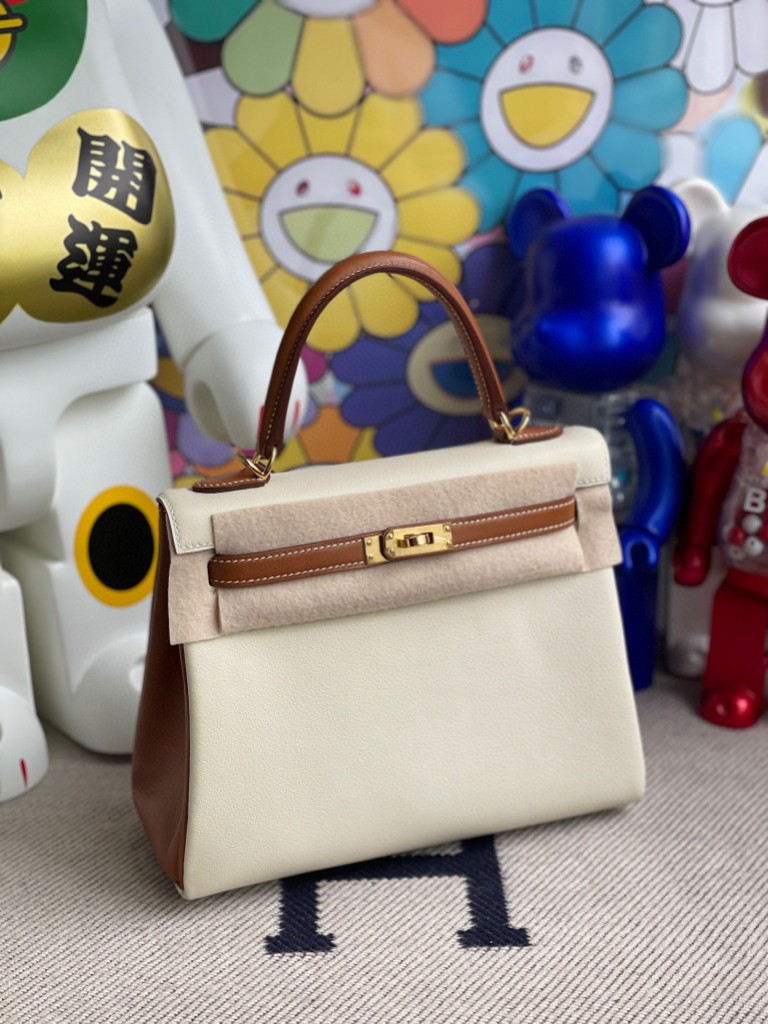 Hermès（爱马仕）Kelly 凯莉包 Swift ck10 奶昔白 拼 金棕色 25cm 金扣 马蹄印 顶级手缝