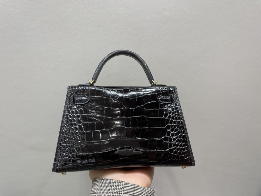 Hermès(爱马仕)Mini kelly ll Alligator shiny 亮面鳄鱼 ck89 黑色 Noir 金扣 顶级手缝 现货-拉尔森鳄鱼皮具定制 - 爱马仕包包官网 Hermès(爱马仕)Mini kelly ll Alligator shiny 亮面鳄鱼 ck89 黑色 Noir 金扣 顶级手缝 现货