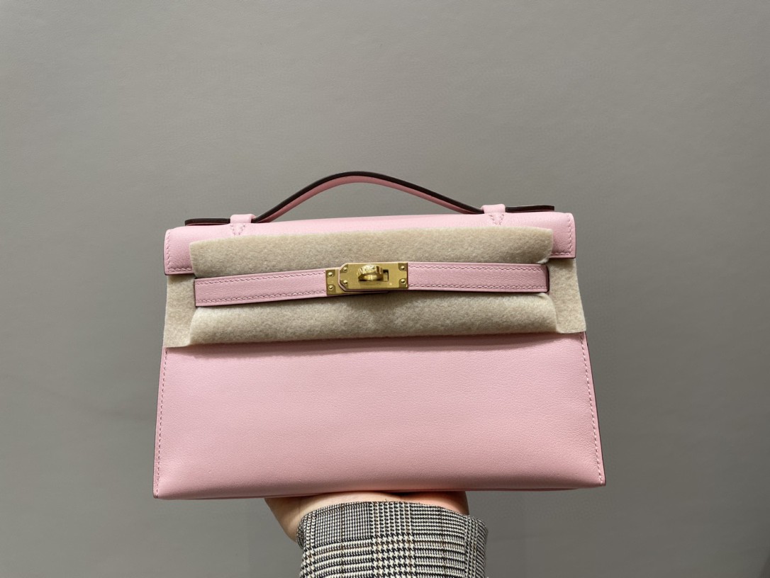 Hermès（爱马仕）Mini pochette Swift 3Q粉 芭比粉 金扣 22cm 手拿包 晚宴包