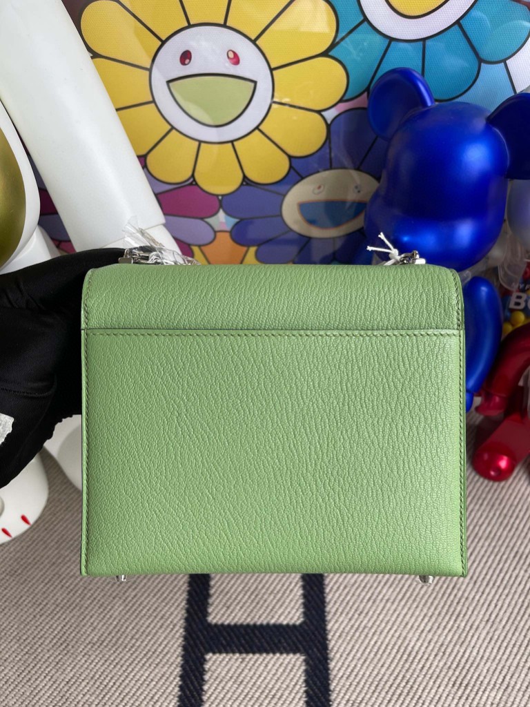 Hermès（爱马仕）Verrou 插销包 Chevre 3i 牛油果绿 银扣 17cm 顶级手缝