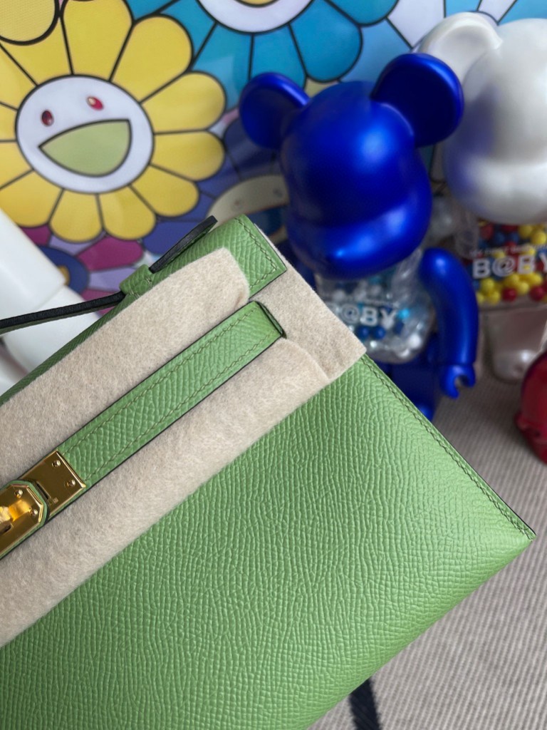 Hermès（爱马仕）Mini pochette Epsom 原厂掌纹皮 3I 牛油果绿 金扣 22cm 手拿包 晚宴包