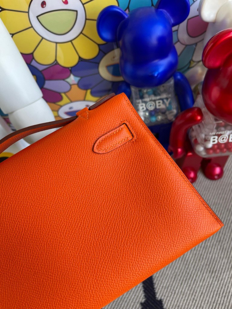 Hermès(爱马仕)Mini kelly pochette Epsom 原厂掌纹皮 火焰橙 金扣 22cm 顶级手缝 手拿包 晚宴包-拉尔森鳄鱼皮具定制 - 爱马仕包包官网 Hermès(爱马仕)Mini kelly pochette Epsom 原厂掌纹皮 火焰橙 金扣 22cm 顶级手缝 手拿包 晚宴包