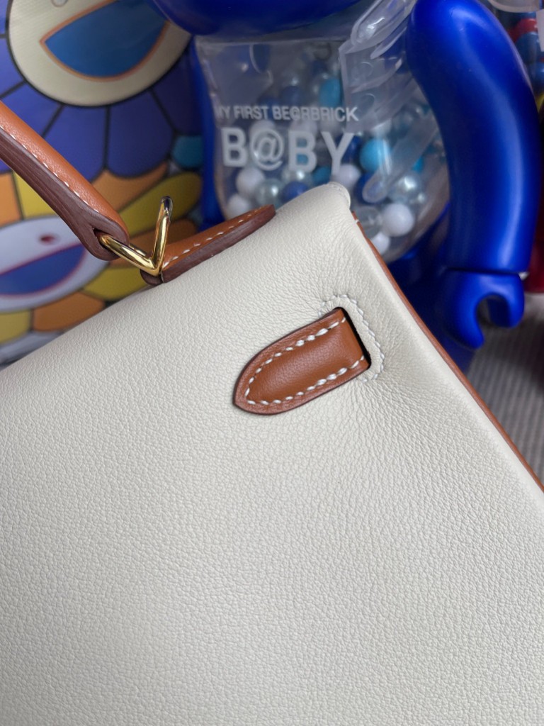 Hermès（爱马仕）Kelly 凯莉包 Swift ck10 奶昔白 拼 金棕色 25cm 金扣 马蹄印 顶级手缝