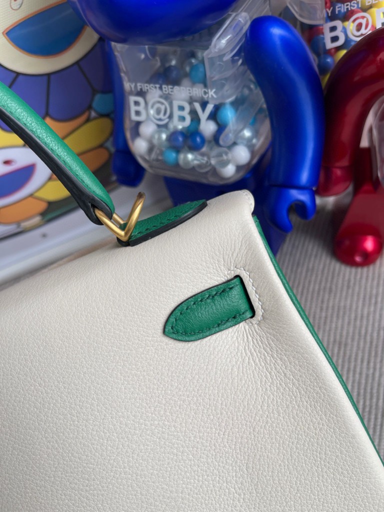 Hermès（爱马仕）Kelly 凯莉包 Evecolor ck10 奶昔白 拼丝绒绿 磨砂金扣 马蹄印 25cm 顶级手缝