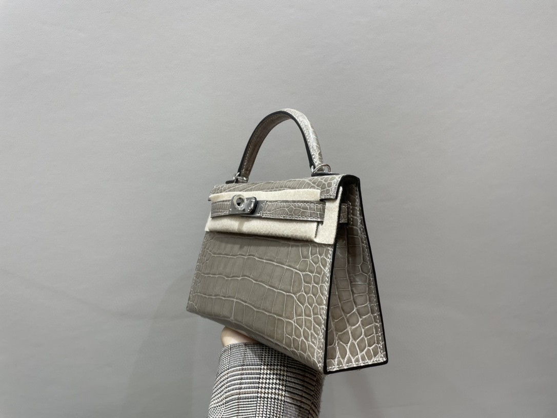 Hermès（爱马仕）Mini kelly ll Alligator shiny 亮面鳄鱼 ck81 斑鸠灰 银扣 顶级手缝 现货