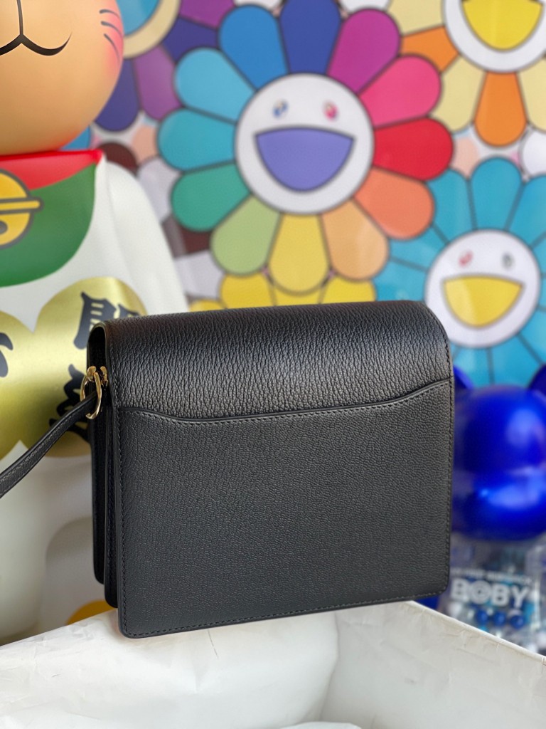 Hermès(爱马仕)Roulis 猪鼻子 Chevre 山羊皮 ck89 黑色 Noir 浅金色 18cm 顶级手缝-拉尔森鳄鱼皮具定制 - 爱马仕包包官网 Hermès(爱马仕)Roulis 猪鼻子 Chevre 山羊皮 ck89 黑色 Noir 浅金色 18cm 顶级手缝