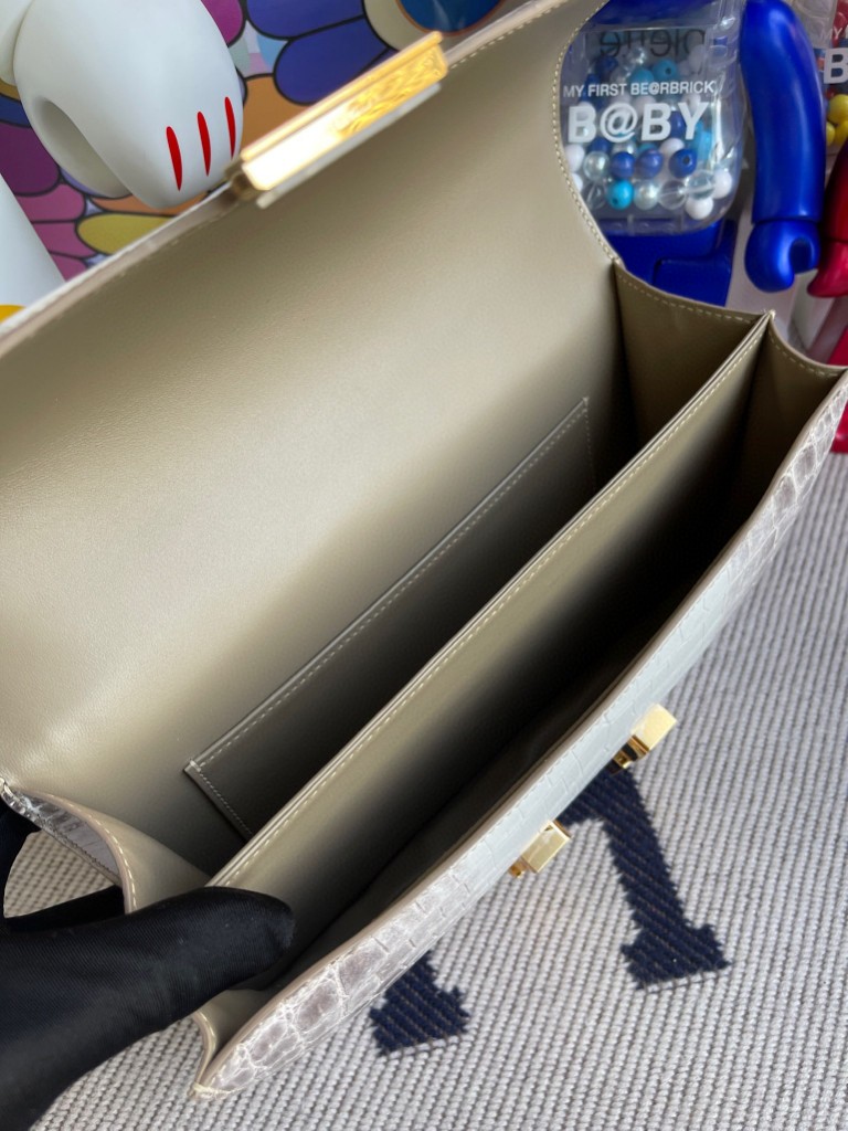 Hermès(爱马仕)Constance 空姐包 Elan himalaya 喜马拉雅 金扣 26cm 顶级手缝-拉尔森鳄鱼皮具定制 - 爱马仕包包官网 Hermès(爱马仕)Constance 空姐包 Elan himalaya 喜马拉雅 金扣 26cm 顶级手缝