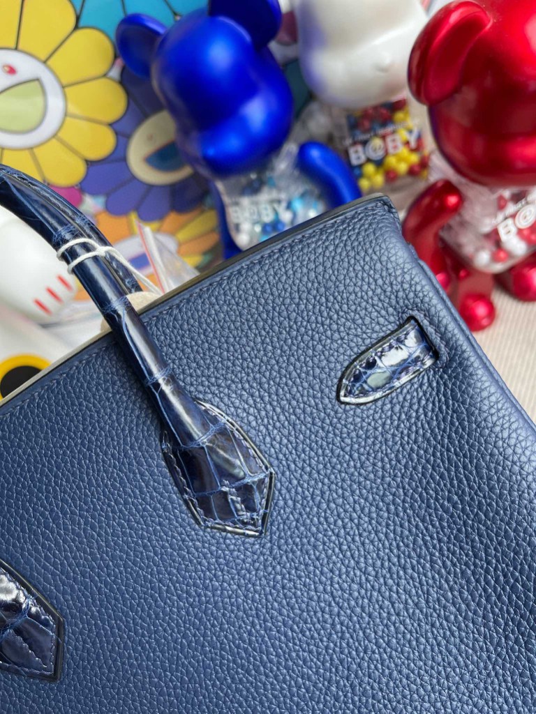 Hermès(爱马仕)Birkin 铂金包 Touch 系列 宝石蓝 亮面鳄鱼 金扣 25cm 顶级手缝-拉尔森鳄鱼皮具定制 - 爱马仕包包官网 Hermès(爱马仕)Birkin 铂金包 Touch 系列 宝石蓝 亮面鳄鱼 金扣 25cm 顶级手缝
