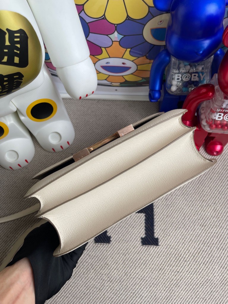 Hermès（爱马仕）Constance 空姐包 Epsom 原厂掌纹皮 ck10 奶昔白 内拼 锡器灰 玫瑰金扣 马蹄印 24cm