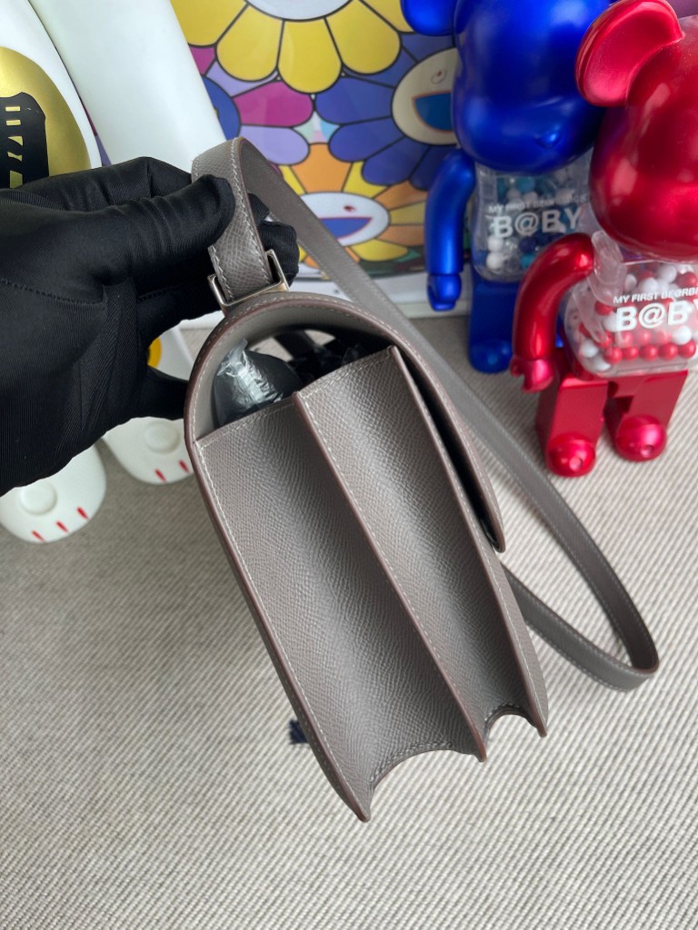 Hermès（爱马仕）Constance 空姐包 Epsom 原厂掌纹皮 8F 锡器灰 Etain 银扣 24cm