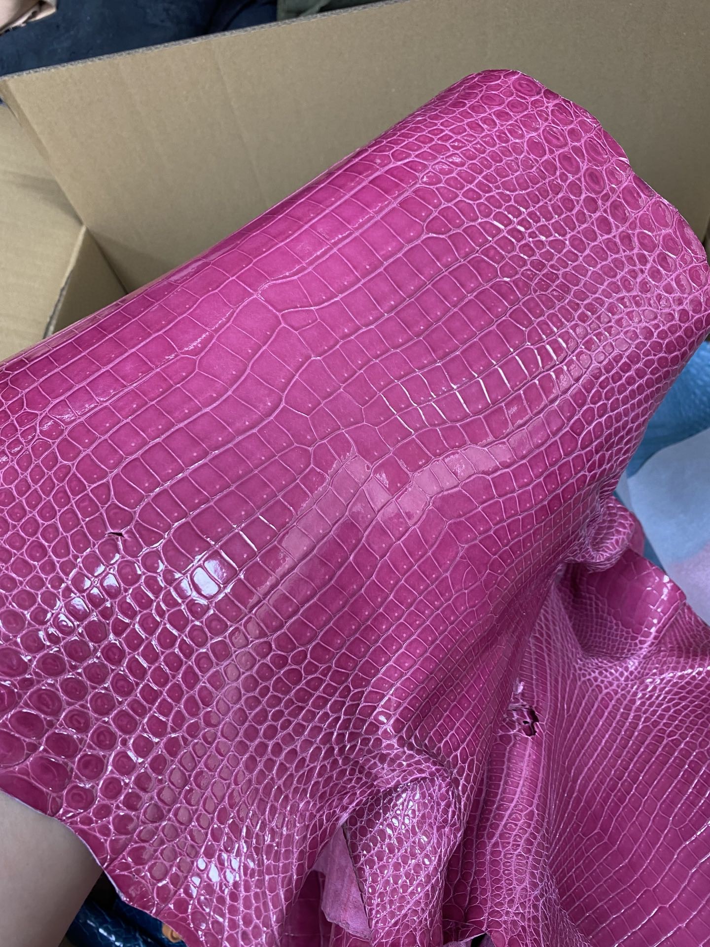 Hermès（爱马仕）新皮 Porosus shiny 亮面澳洲湾鳄 糖果粉