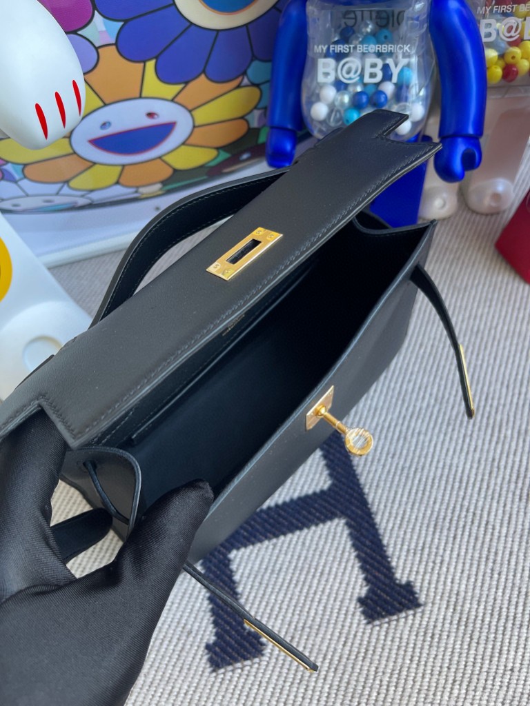 Hermès（爱马仕）Mini kelly pochette Swift 皮 ck89 黑色 Noir 金扣 22cm 手拿包 晚宴包
