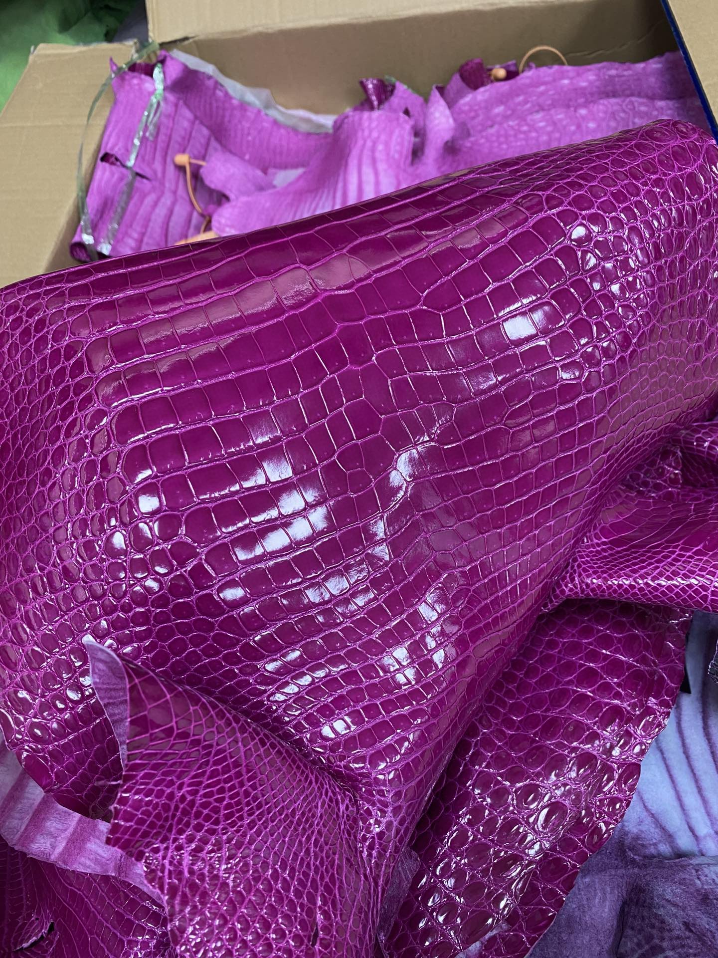 Hermès（爱马仕）新皮 Porosus shiny 亮面澳洲湾鳄 J5 天方夜谭粉紫