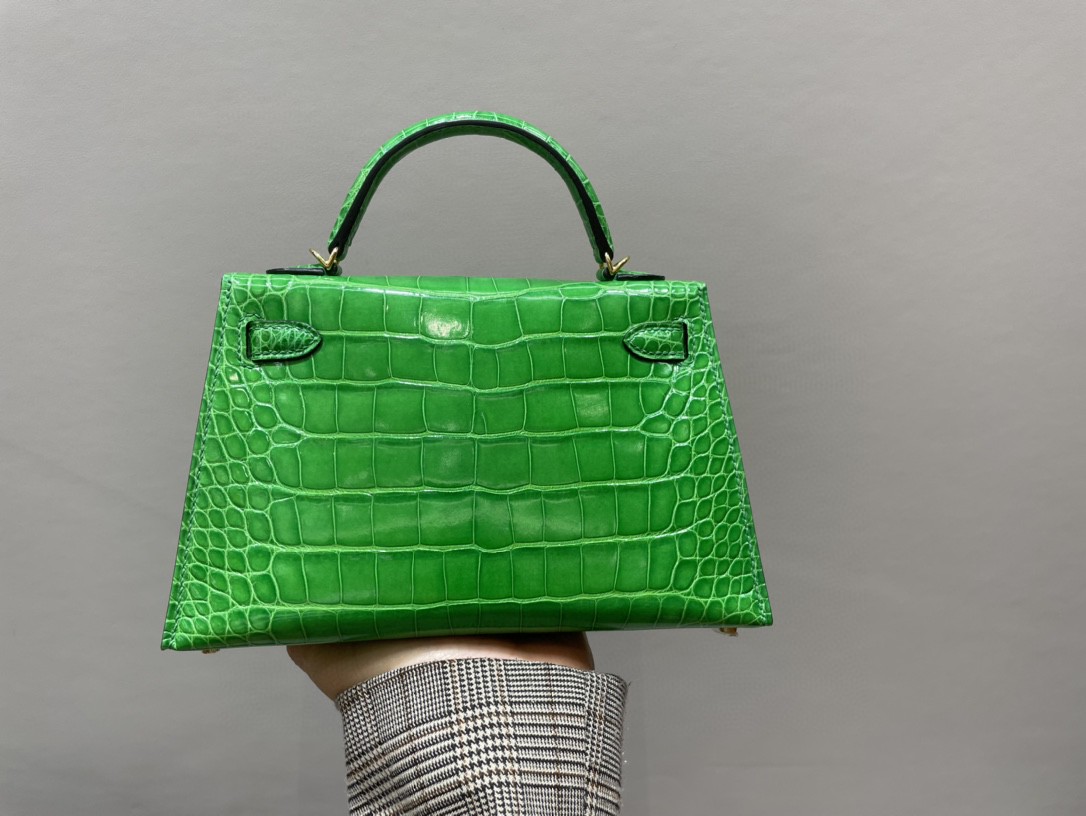 Hermès(爱马仕)Mini kelly ll Alligator shiny 亮面鳄鱼 1L 仙人掌绿 金扣 顶级手缝 现货-拉尔森鳄鱼皮具定制 - 爱马仕包包官网 Hermès(爱马仕)Mini kelly ll Alligator shiny 亮面鳄鱼 1L 仙人掌绿 金扣 顶级手缝 现货