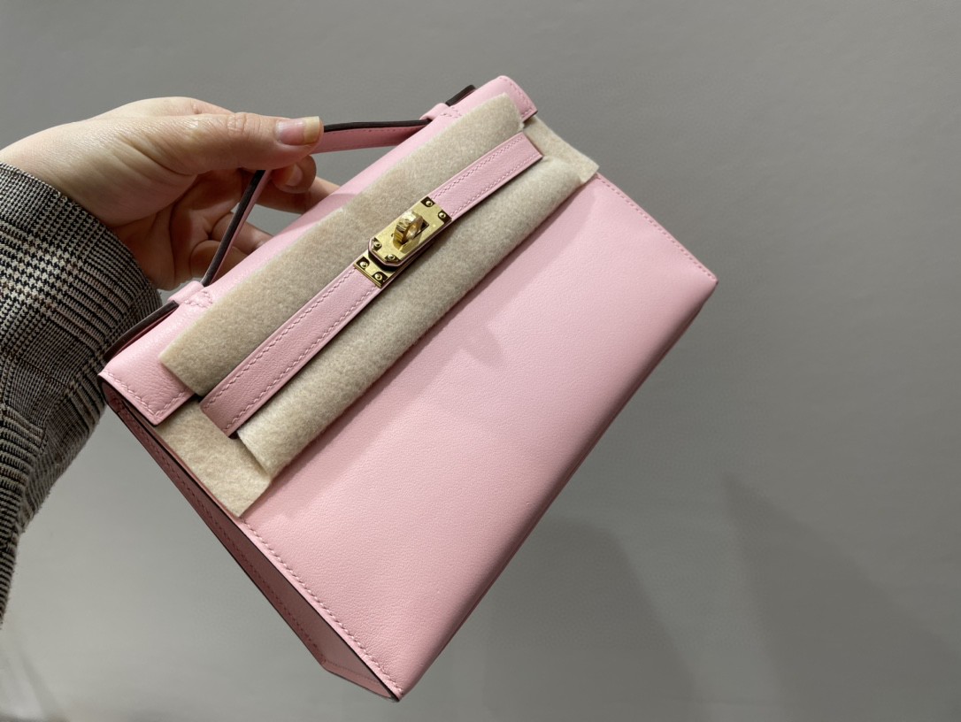 Hermès（爱马仕）Mini pochette Swift 3Q粉 芭比粉 金扣 22cm 手拿包 晚宴包
