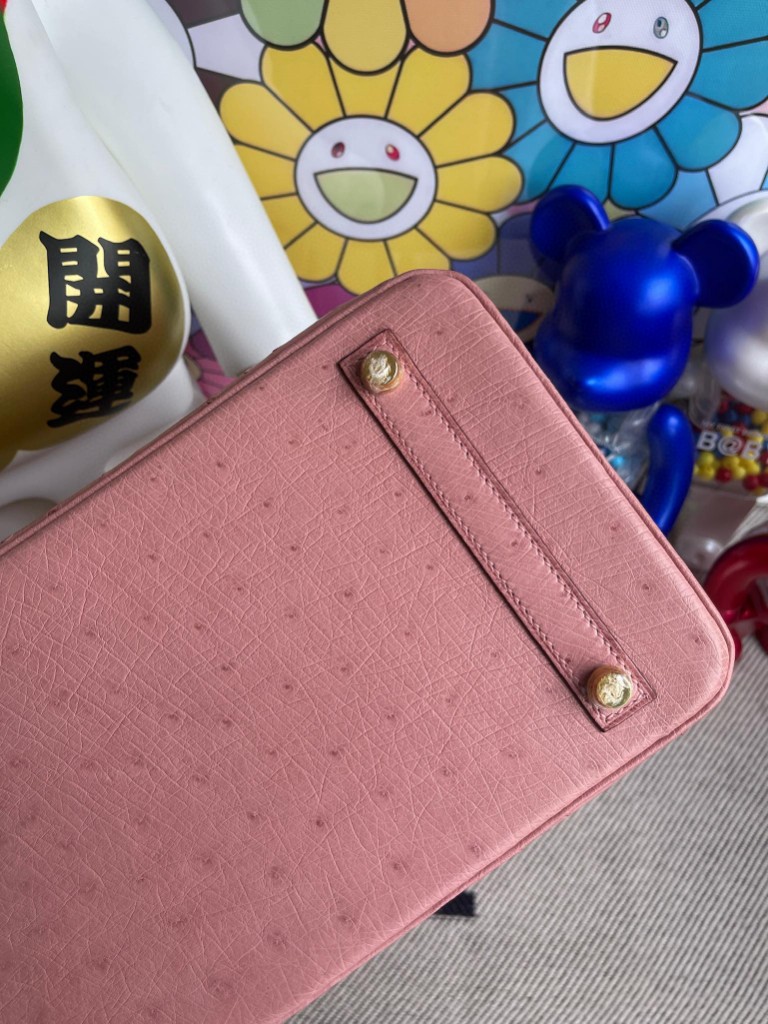 Hermès(爱马仕)Birkin 铂金包 Ostrich kk 鸵鸟 cc94 陶瓷粉 金扣 30cm 定制-拉尔森鳄鱼皮具定制 - 爱马仕包包官网 Hermès(爱马仕)Birkin 铂金包 Ostrich kk 鸵鸟 cc94 陶瓷粉 金扣 30cm 定制