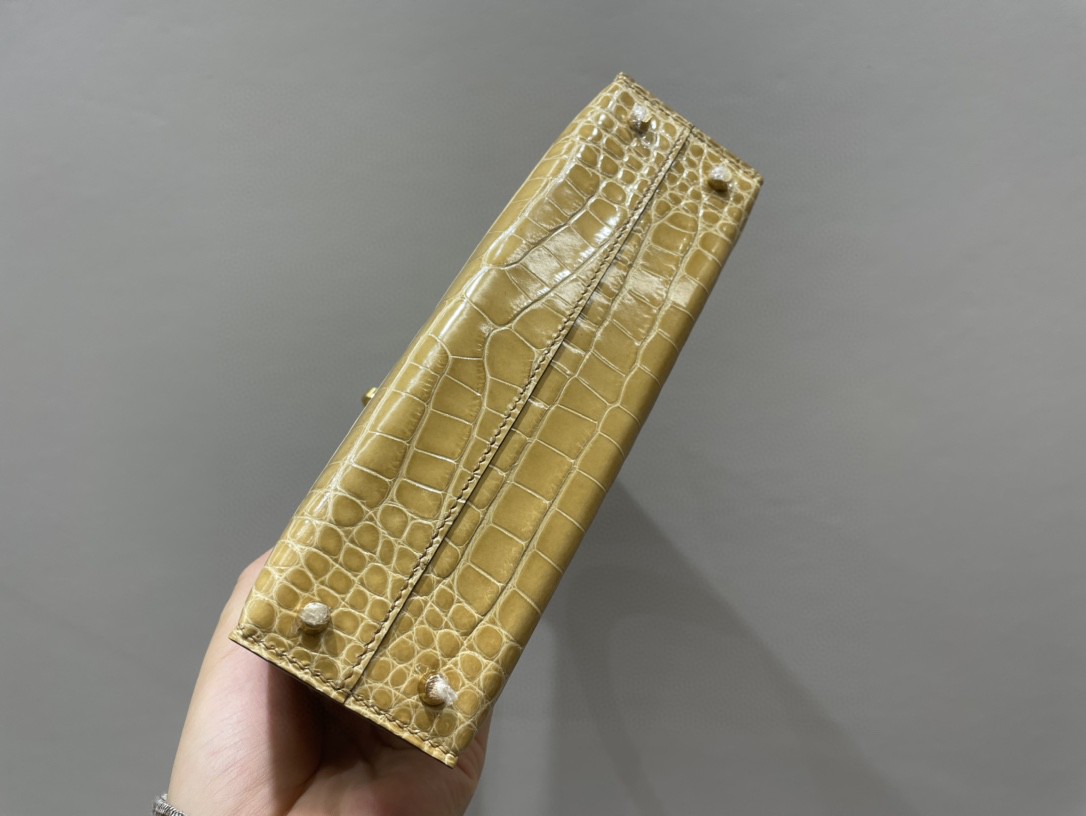 Hermès（爱马仕）Mini kelly ll Alligator shiny 亮面鳄鱼 杏黄 金扣 顶级手缝 现货
