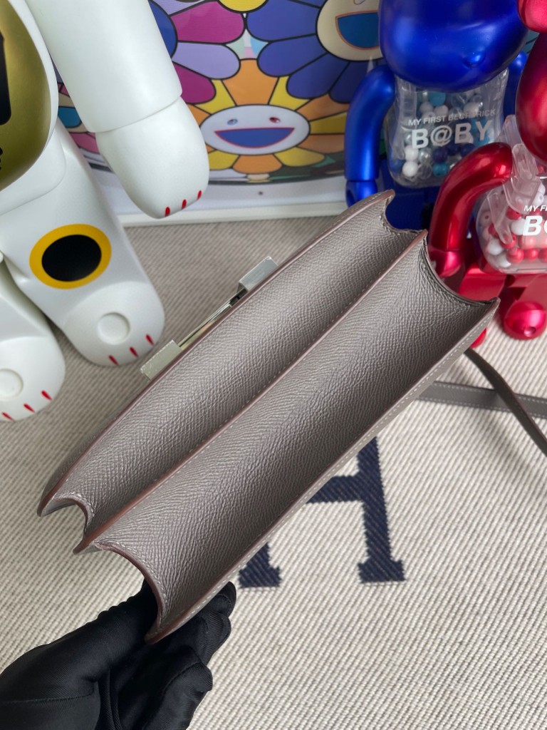 Hermès（爱马仕）Constance 空姐包 Epsom 原厂掌纹皮 8F 锡器灰 Etain 银扣 24cm