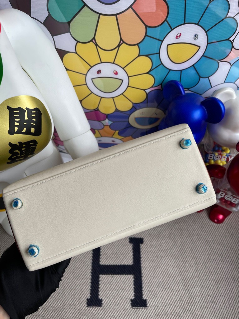 Hermès(爱马仕)Kelly 凯莉包 Swift ck10 奶昔白 拼 金棕色 25cm 金扣 马蹄印 顶级手缝-拉尔森鳄鱼皮具定制 - 爱马仕包包官网 Hermès(爱马仕)Kelly 凯莉包 Swift ck10 奶昔白 拼 金棕色 25cm 金扣 马蹄印 顶级手缝
