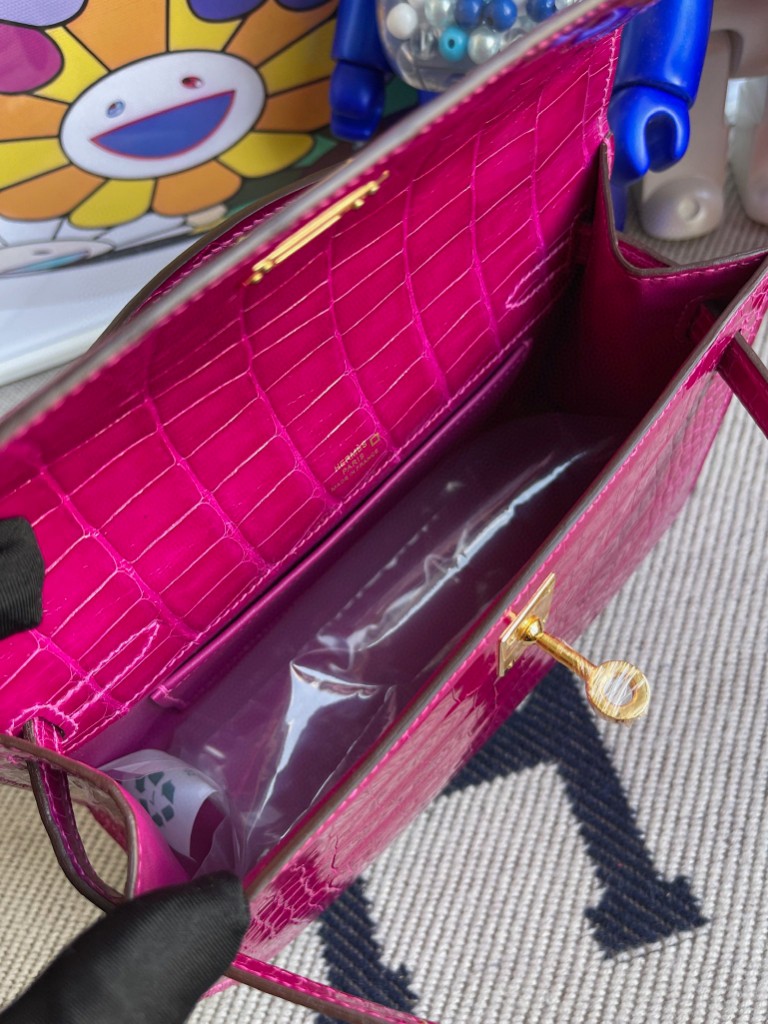 Hermès（爱马仕）Mini kelly pochette Alligator shiny 亮面鳄鱼 J5 天方夜谭粉紫 金扣 22cm