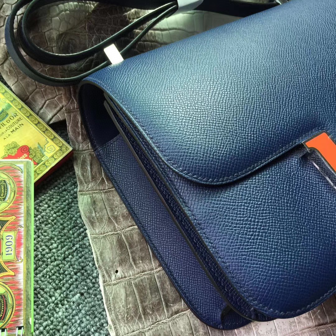 Hermès（爱马仕）Constance 空姐包 Epsom 原厂掌纹 73 宝石蓝 拼 8v 橘珐 琅扣 19cm 现货