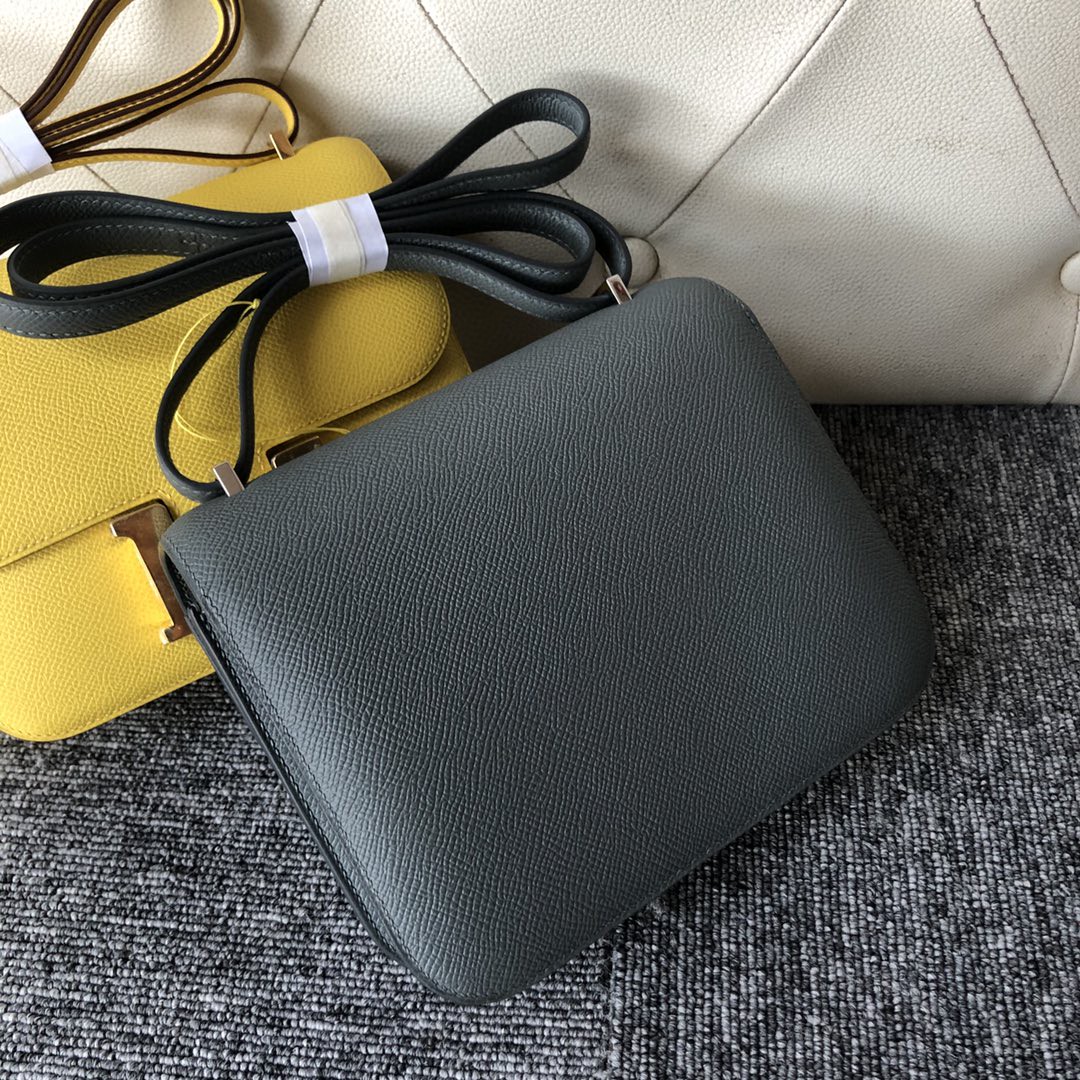 Hermès（爱马仕）Constance 空姐包 Epsom 原厂掌纹皮 cc63 杏绿色 杏仁绿 银扣 18cm