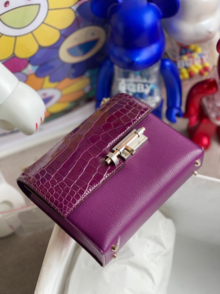Hermès（爱马仕）Verrou 插销包 Chevre 海葵紫 拼 加仑紫 亮面鳄鱼 双拼扣 17cm