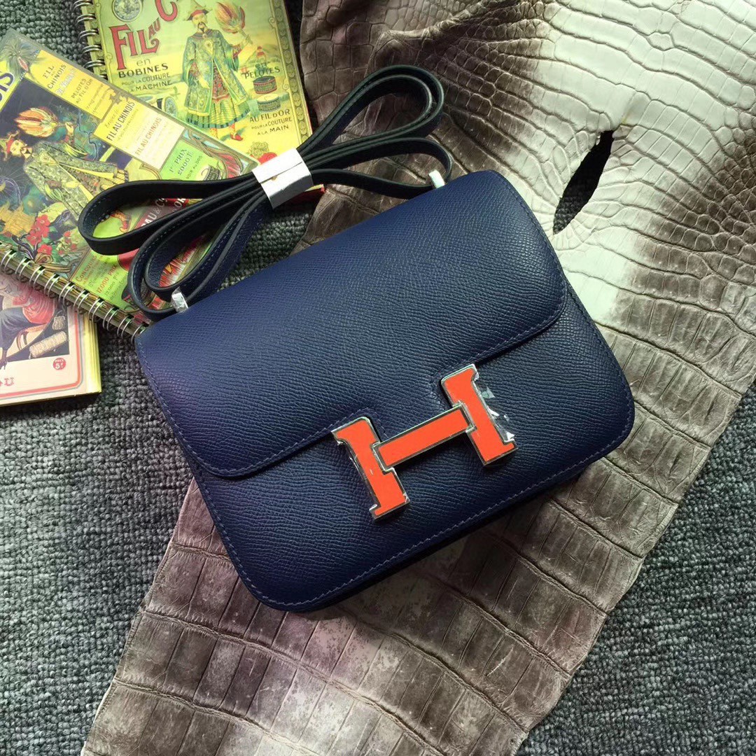 Hermès（爱马仕）Constance 空姐包 Epsom 原厂掌纹 73 宝石蓝 拼 8v 橘珐 琅扣 19cm 现货