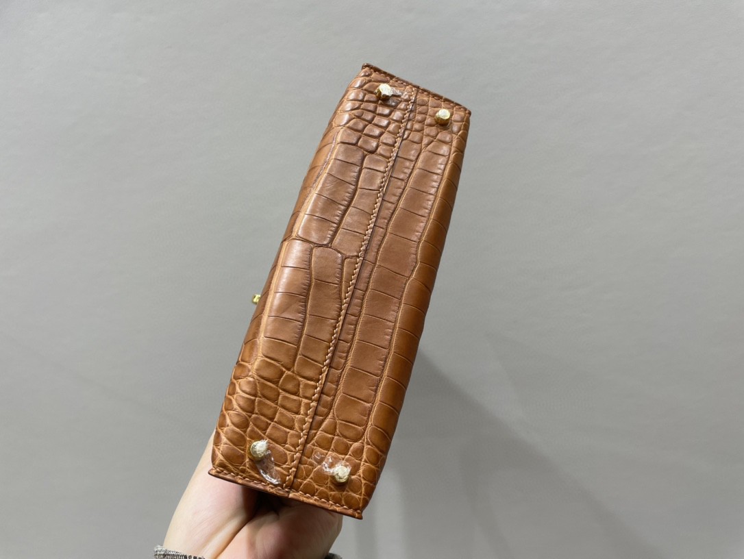 Hermès（爱马仕）Mini kelly ll Alligator matt 雾面鳄鱼 马鞍棕 金扣 顶级手缝 现货