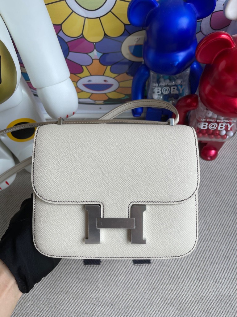 Hermès（爱马仕）Constance 空姐包 Epsom 原厂掌纹皮 ck10 奶昔白 银扣 18cm