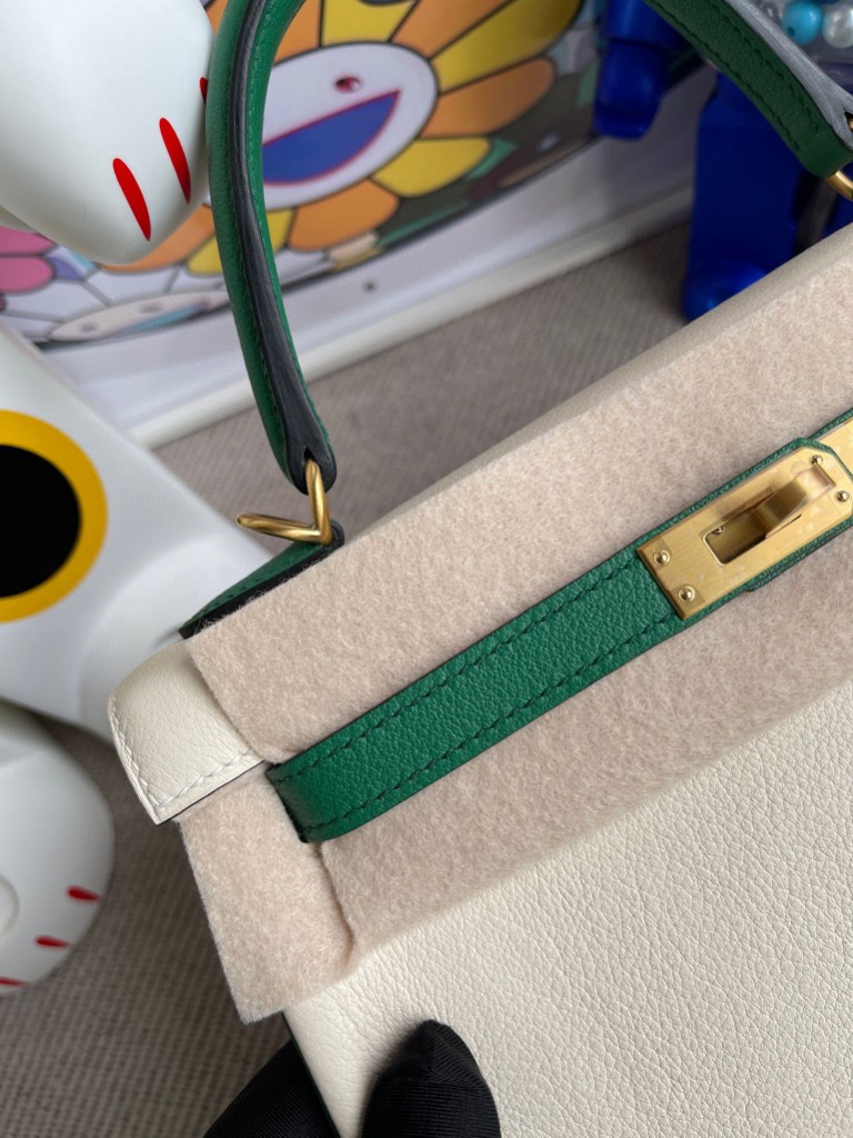 Hermès（爱马仕）Kelly 凯莉包 Evecolor ck10 奶昔白 拼丝绒绿 磨砂金扣 马蹄印 25cm 顶级手缝
