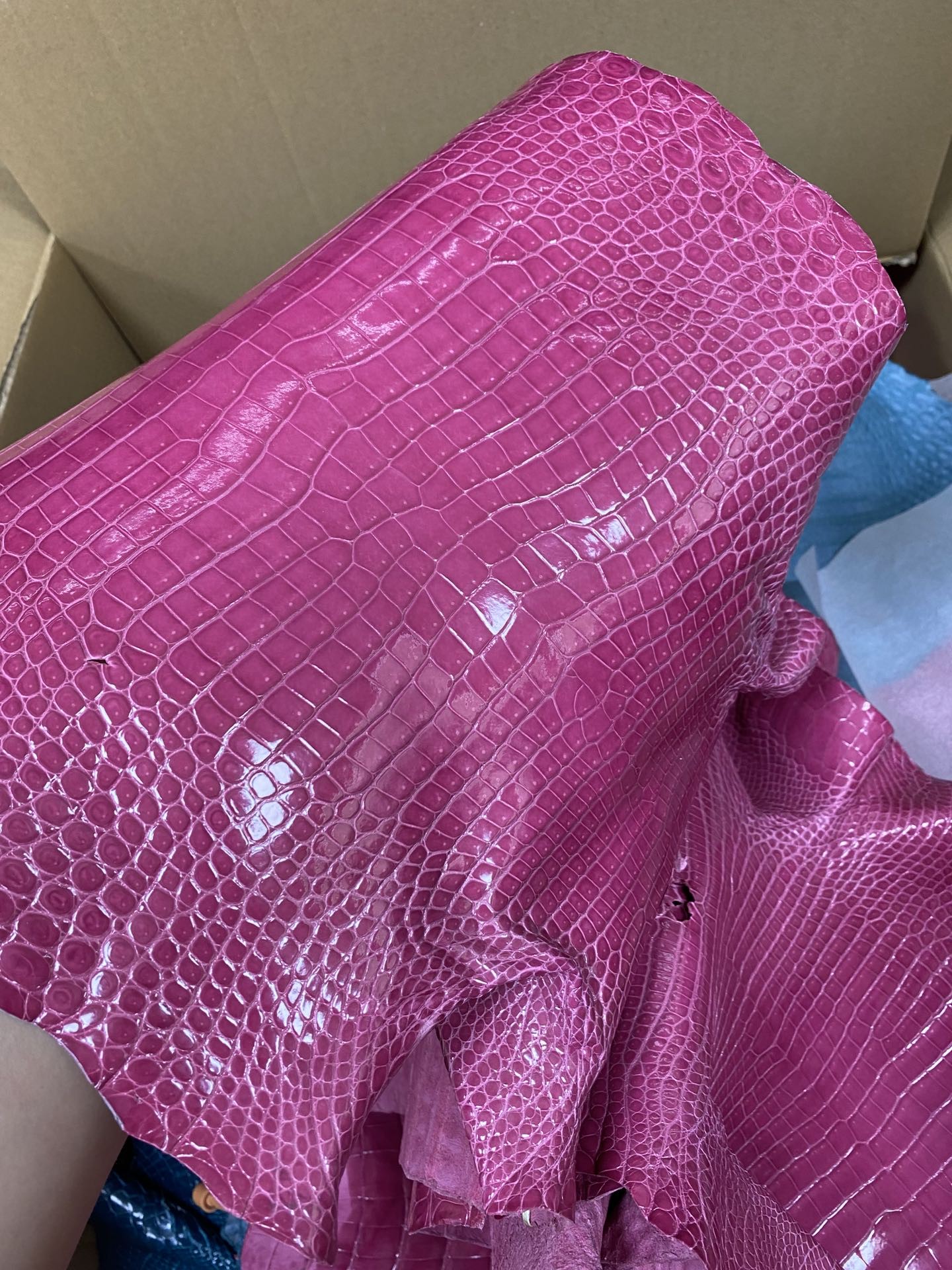 Hermès(爱马仕)新皮 Porosus shiny 亮面澳洲湾鳄 糖果粉-拉尔森鳄鱼皮具定制 - 爱马仕包包官网 Hermès(爱马仕)新皮 Porosus shiny 亮面澳洲湾鳄 糖果粉