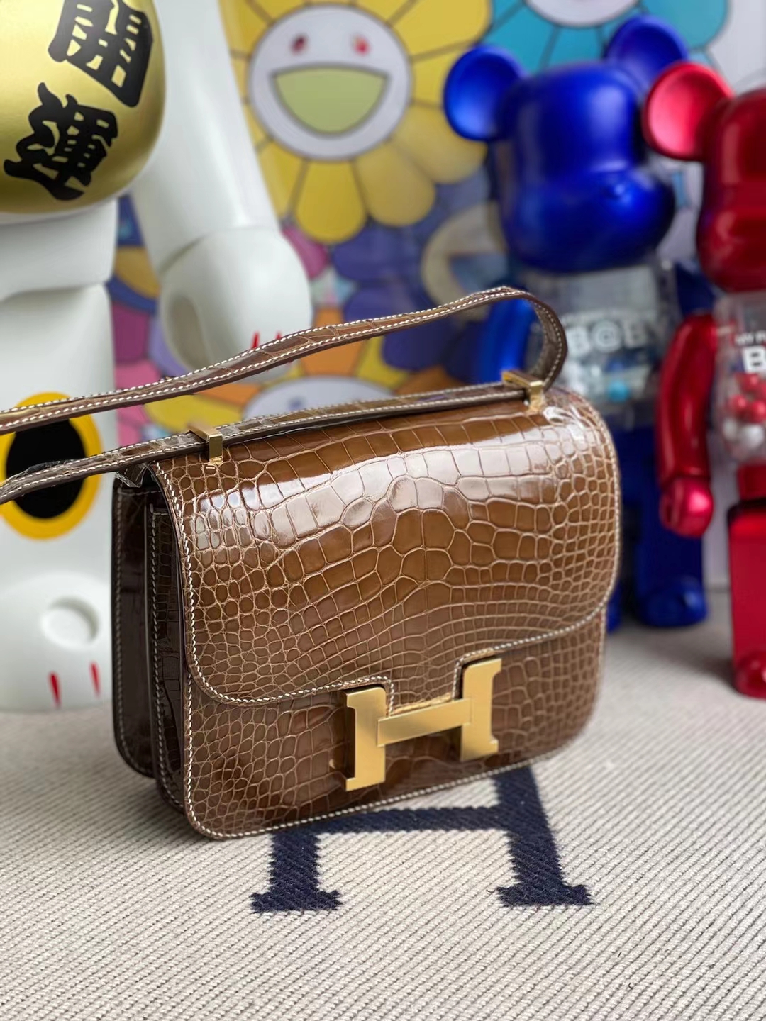 Hermès（爱马仕）Constance 康斯坦斯 亮面美洲鳄 Ck17 烟草色 金扣 19cm 顶级工艺 全手工缝制