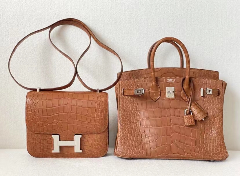 Hermès（爱马仕）Kelly 凯莉包 雾面美洲鳄鱼 ck37 金棕色 Gold 金扣 25cm