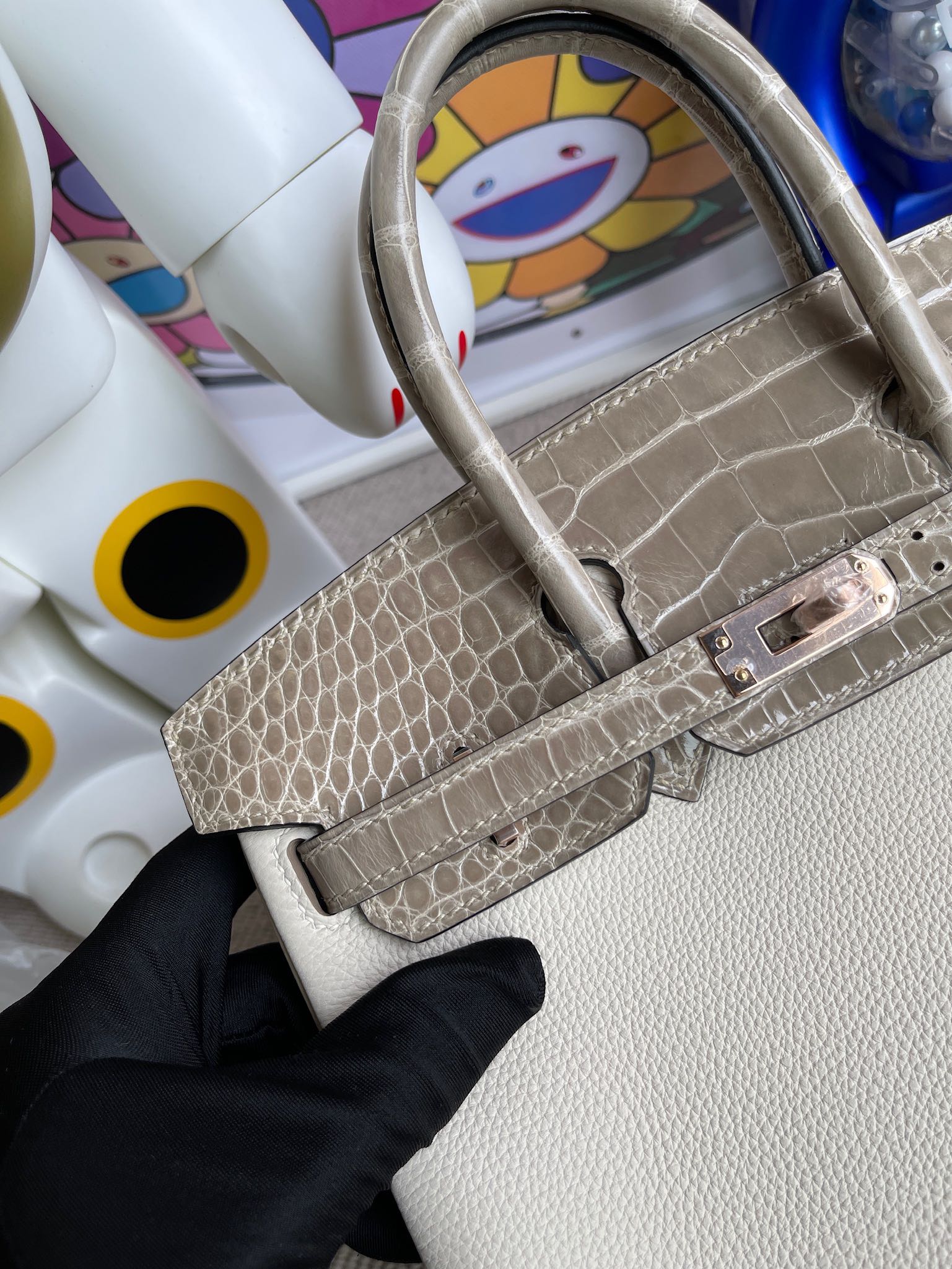 Hermès(爱马仕)Touch 系列 Birkin 铂金包 奶油白 拼 斑鸠灰 亮面鳄鱼 玫瑰金扣 25cm 顶级手缝-拉尔森鳄鱼皮具定制 - 爱马仕包包官网 Hermès(爱马仕)Touch 系列 Birkin 铂金包 奶油白 拼 斑鸠灰 亮面鳄鱼 玫瑰金扣 25cm 顶级手缝
