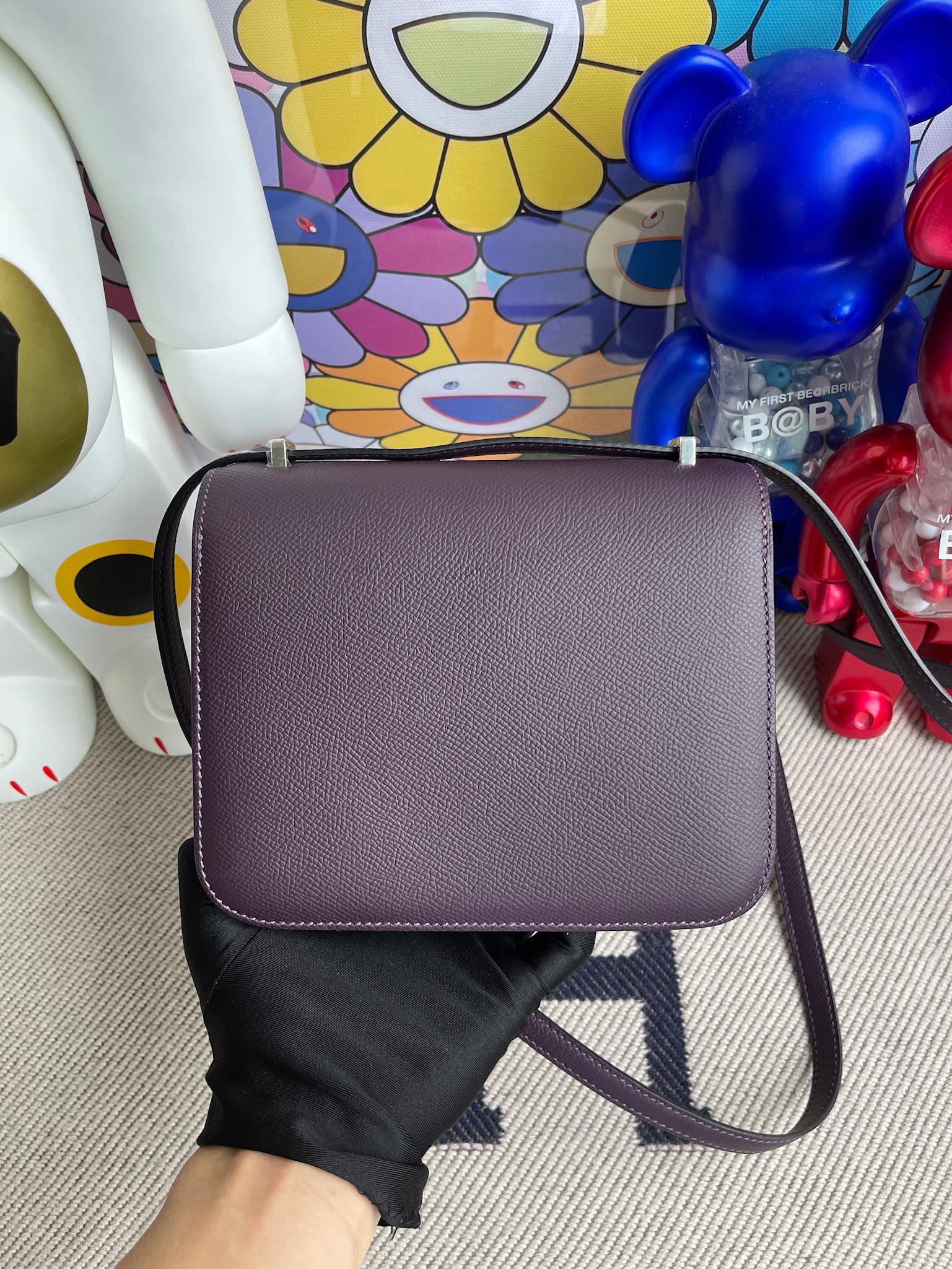 Hermès(爱马仕)Constance 空姐包 Epsom 原厂掌纹皮 葡萄紫 银扣 18cm 顶级手缝-拉尔森鳄鱼皮具定制 - 爱马仕包包官网 Hermès(爱马仕)Constance 空姐包 Epsom 原厂掌纹皮 葡萄紫 银扣 18cm 顶级手缝