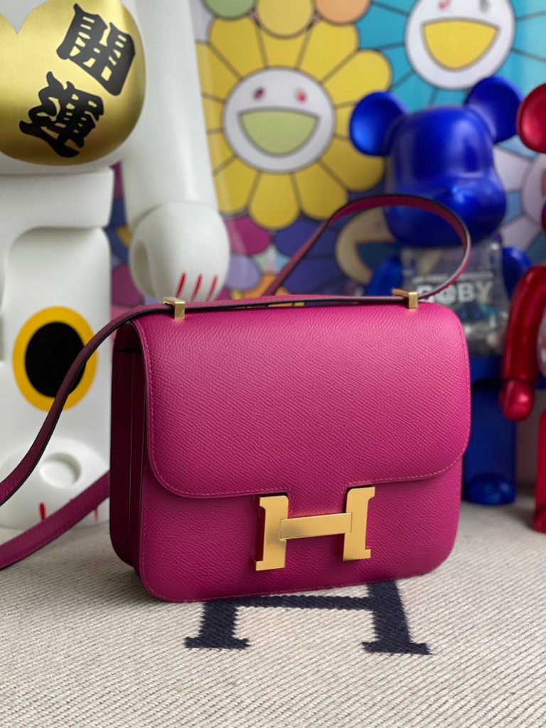 Hermès(爱马仕)Constance 空姐包 Epsom 原厂掌纹皮 L3 玫瑰紫 金扣 18cm 顶级手缝 定制-拉尔森鳄鱼皮具定制 - 爱马仕包包官网 Hermès(爱马仕)Constance 空姐包 Epsom 原厂掌纹皮 L3 玫瑰紫 金扣 18cm 顶级手缝 定制