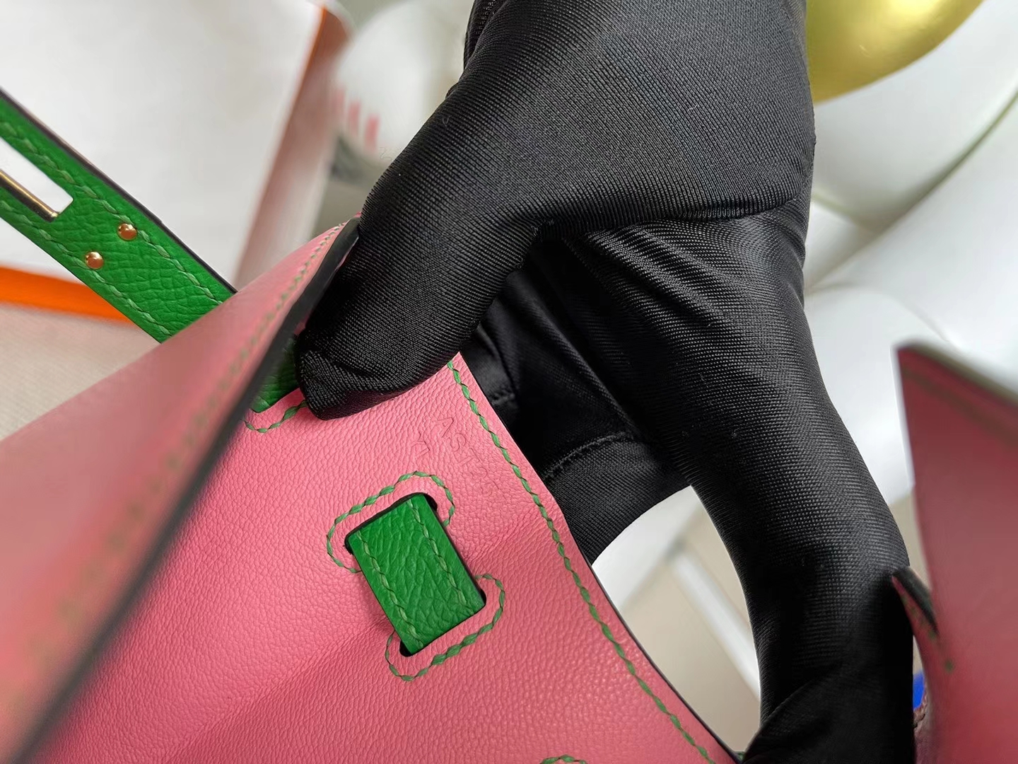 Hermès（爱马仕）Kelly 凯莉包 Epsom Hss 1Q 奶昔粉 拼 1K 竹子绿 金扣 25cm